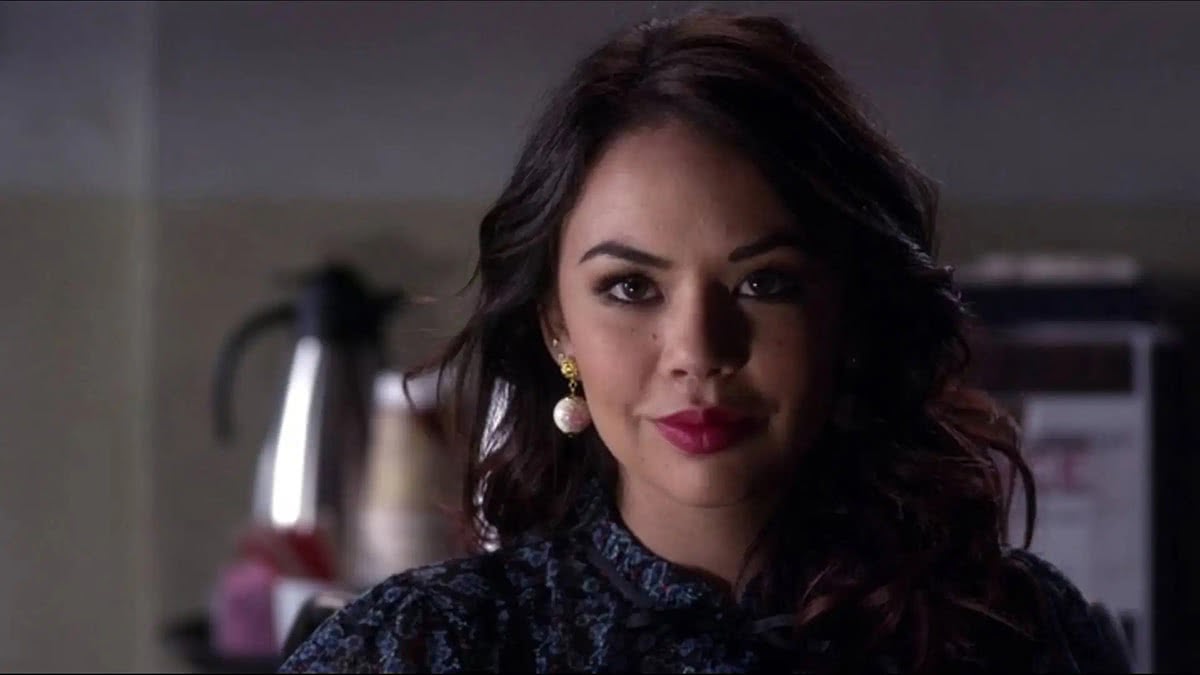 02 Mona Vanderwaal